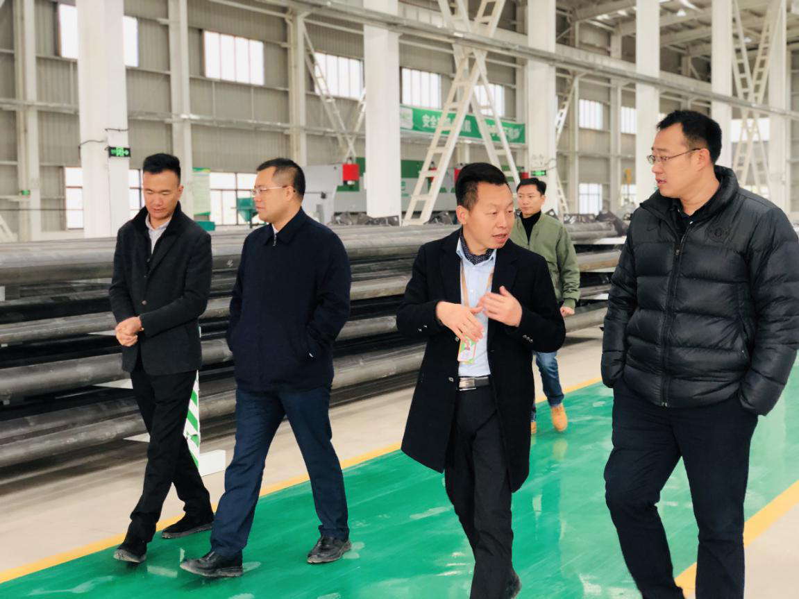 中國航天建設集團有限公司航天建筑設計研究院有限公司黨委副書記、總裁于飛、曲靖市委常委、 副市長谷超靈一行調研參觀綠米巴產業園